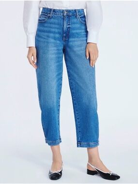 Free Assembly Women's Mid Rise Wide Hem Barrel Jeans.